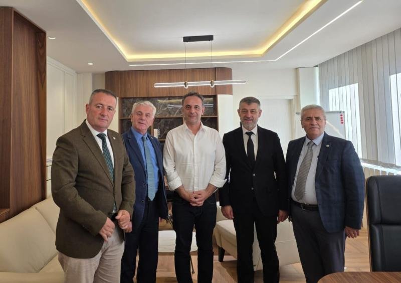 VİZYON HEYETİ K.M.C. SAĞLIK BAKANINI ZİYARET ETTİ